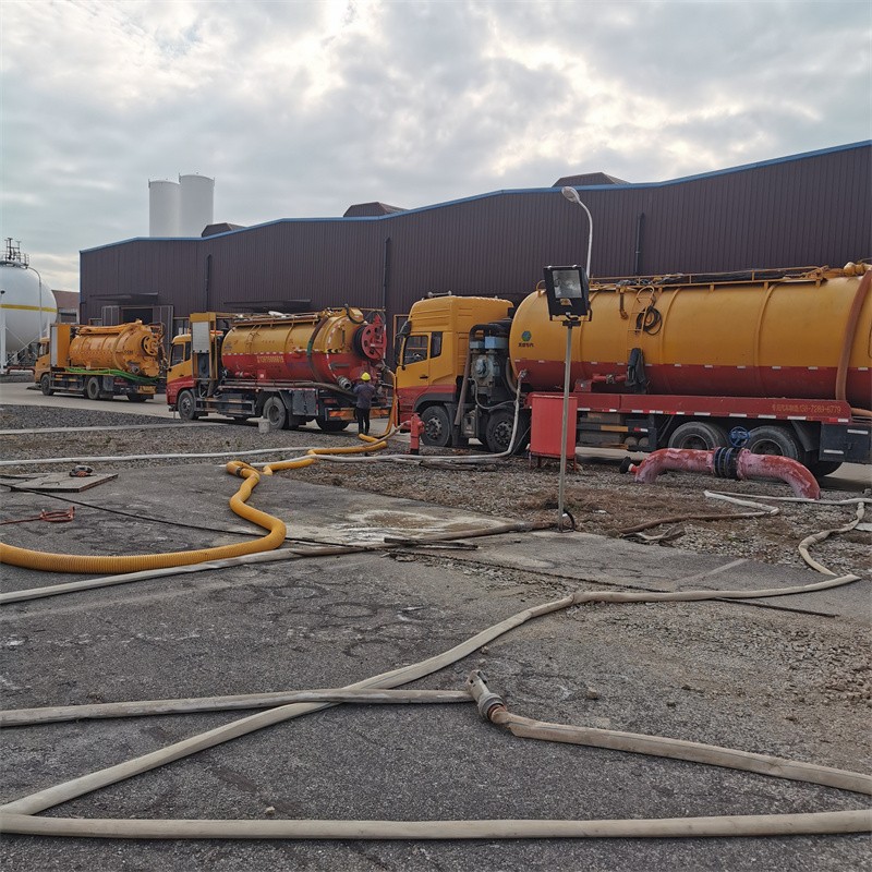 长倘口镇污水池清理